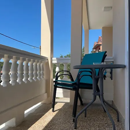 Viola Kampor Rab Town