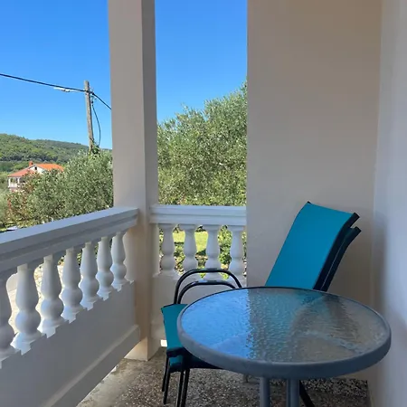 Viola Kampor Rab Town