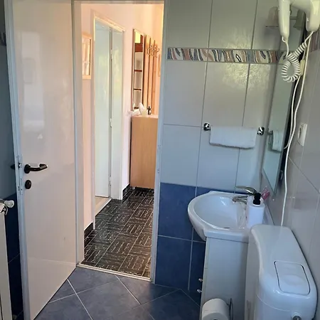 Viola Kampor Rab Town