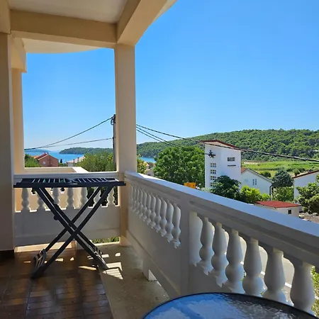 Viola Kampor Rab Town