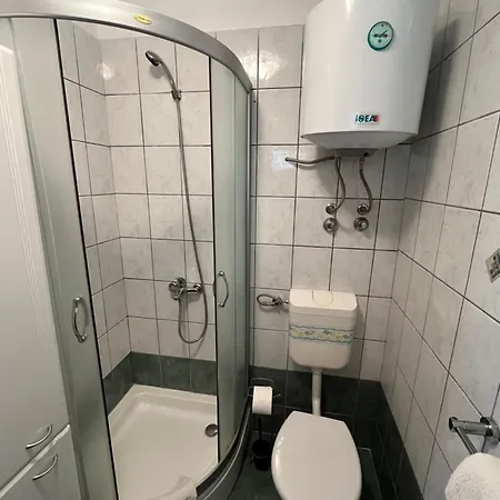 Viola Kampor 아파트