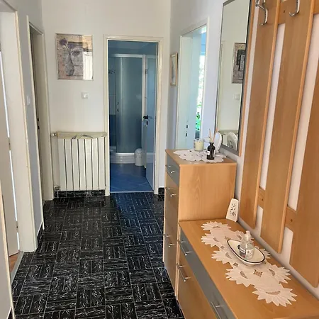 Viola Kampor 아파트 *