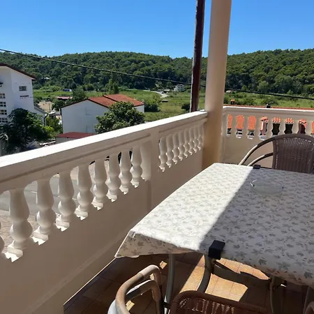 Viola Kampor 아파트 라브