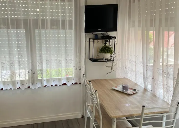 Viola Kampor 公寓 *