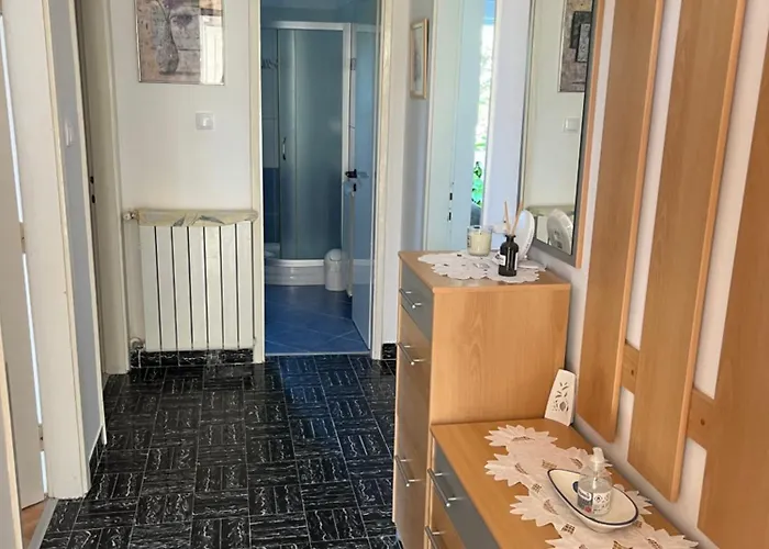 Viola Kampor 公寓 *